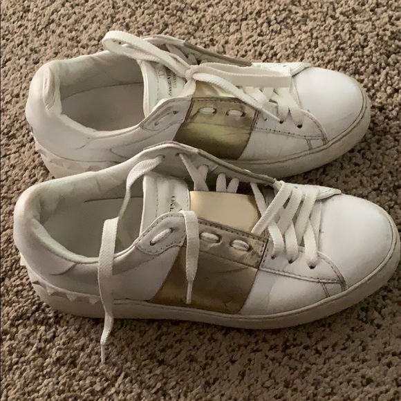 Valentino - Picture 2 of 2